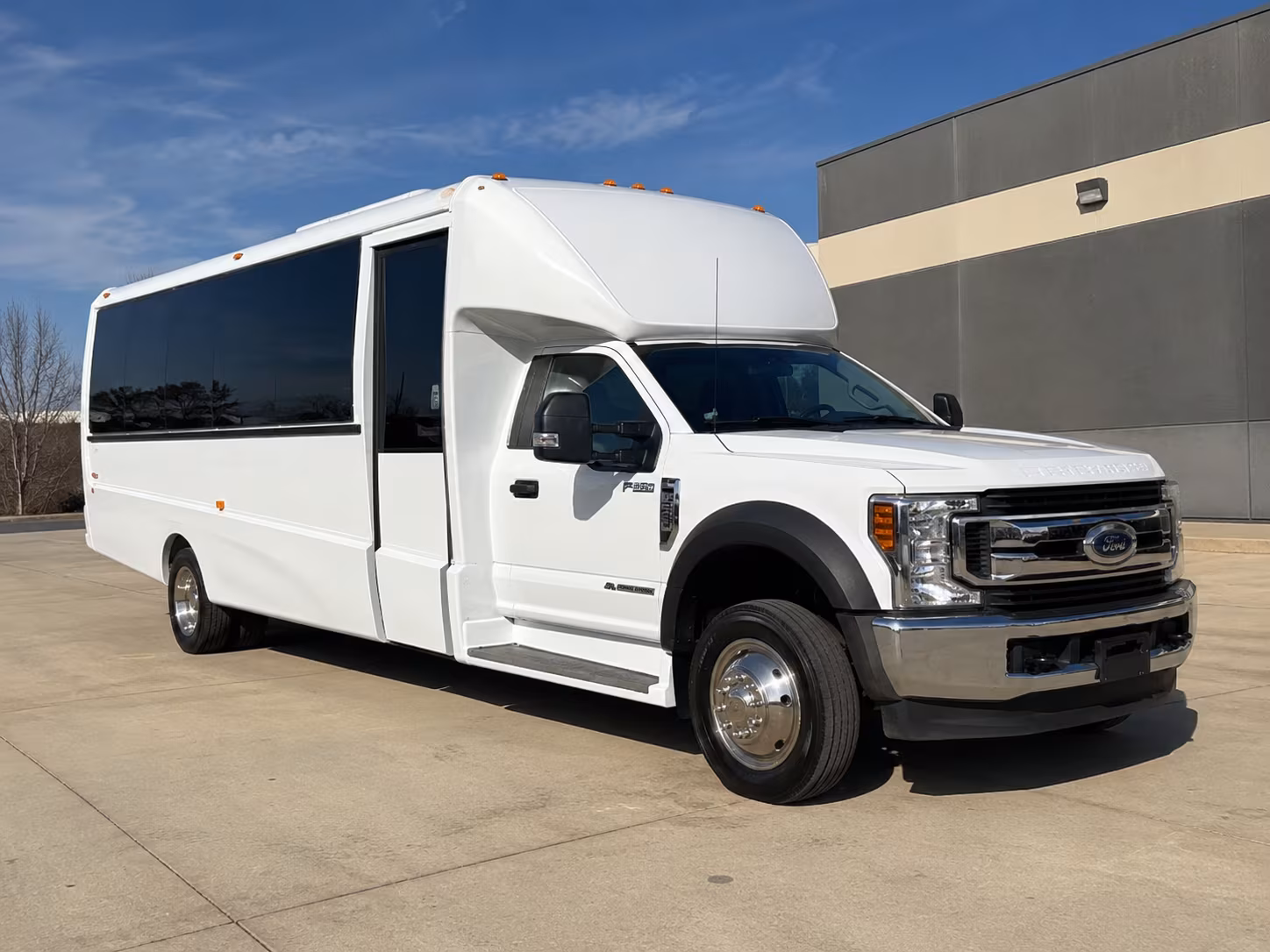 minibus and charter bus rentals to genesee country village letchworth state park and beyond